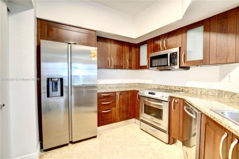 Купить кондоминиум в Авентура, Флорида 2 спальни, 122.63м2, № 1943400 - фото 3