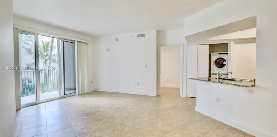 Кондоминиум с 2 спальнями в Авентура, Флорида № 1943400