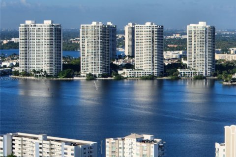 Condominio en alquiler en Sunny Isles Beach, Florida, 2 dormitorios, 119.75 m2 № 2257786 - foto 5