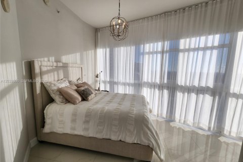 Condominio en alquiler en Sunny Isles Beach, Florida, 2 dormitorios, 119.75 m2 № 2257786 - foto 17