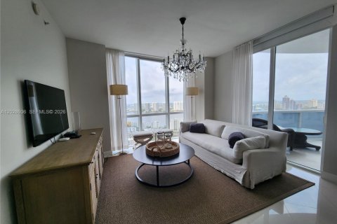 Condominio en alquiler en Sunny Isles Beach, Florida, 2 dormitorios, 119.75 m2 № 2257786 - foto 3
