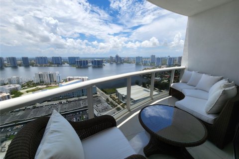 Condominio en alquiler en Sunny Isles Beach, Florida, 2 dormitorios, 119.75 m2 № 2257786 - foto 4