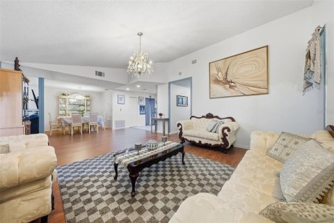 Villa ou maison à vendre à Kissimmee, Floride: 4 chambres, 179.3 m2 № 2396453 - photo 6