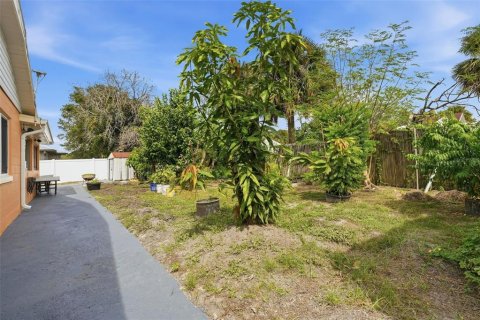 Villa ou maison à vendre à Kissimmee, Floride: 4 chambres, 179.3 m2 № 2396453 - photo 16