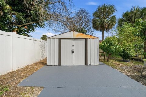 Villa ou maison à vendre à Kissimmee, Floride: 4 chambres, 179.3 m2 № 2396453 - photo 17