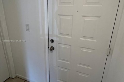 Copropriété à louer à Plantation, Floride: 1 chambre, 70.98 m2 № 1896583 - photo 2