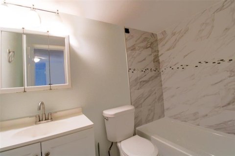Condominio en alquiler en Tampa, Florida, 2 dormitorios, 83.52 m2 № 2216571 - foto 12