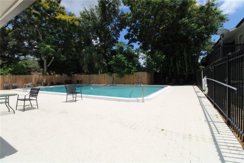 Condominio en alquiler en Tampa, Florida, 2 dormitorios, 83.52 m2 № 2216571 - foto 19