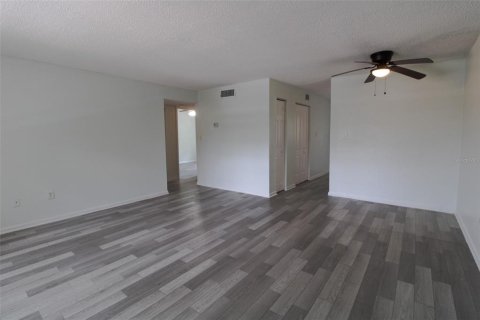 Condominio en alquiler en Tampa, Florida, 2 dormitorios, 83.52 m2 № 2216571 - foto 3