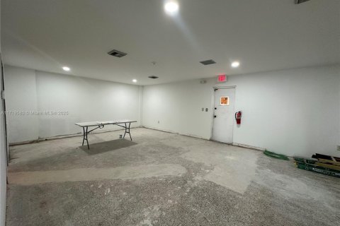 Commercial property in Hollywood, Florida № 1864063 - photo 6