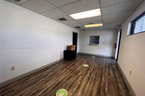 Commercial property in Hollywood, Florida № 1864063 - photo 3