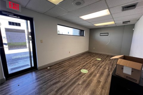 Commercial property in Hollywood, Florida № 1864063 - photo 2