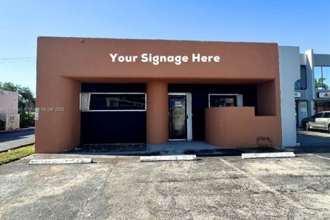 Commercial property in Hollywood, Florida № 1864063 - photo 1