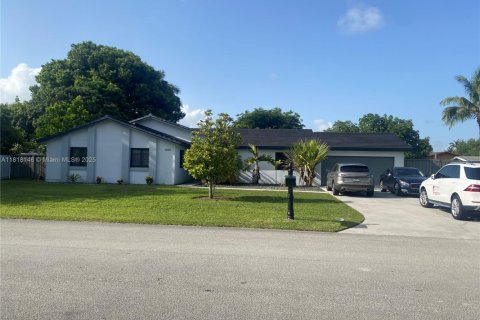 Villa ou maison à vendre à Miami, Floride: 3 chambres, 220.36 m2 № 1977267 - photo 1
