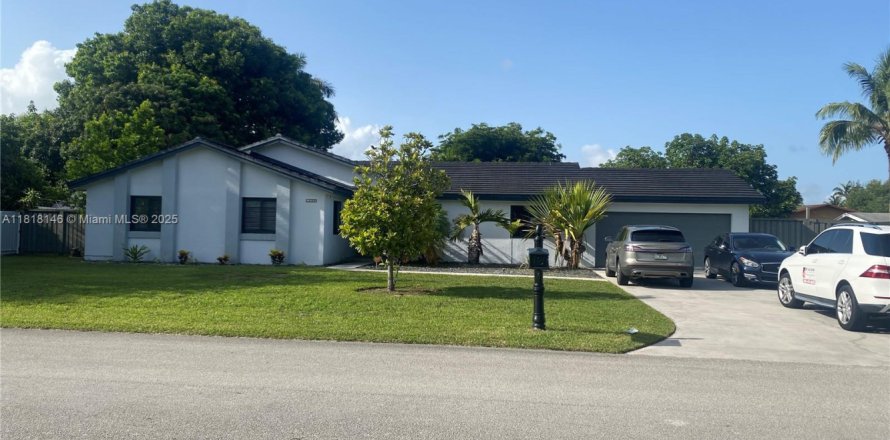 Villa ou maison à Miami, Floride 3 chambres, 220.36 m2 № 1977267