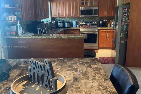 Villa ou maison à vendre à Miami, Floride: 3 chambres, 220.36 m2 № 1977267 - photo 4