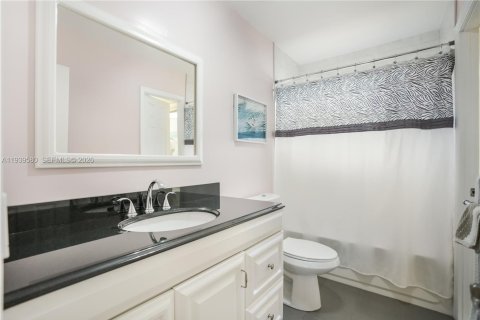Condominio en venta en Lauderdale Lakes, Florida, 1 dormitorio, 63.55 m2 № 2152668 - foto 15