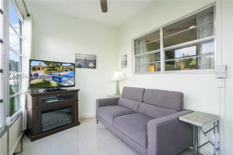 Condominio en venta en Lauderdale Lakes, Florida, 1 dormitorio, 63.55 m2 № 2152668 - foto 20