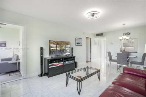 Condominio en venta en Lauderdale Lakes, Florida, 1 dormitorio, 63.55 m2 № 2152668 - foto 7