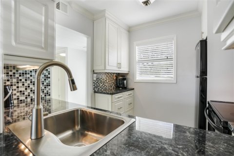 Condominio en venta en Lauderdale Lakes, Florida, 1 dormitorio, 63.55 m2 № 2152668 - foto 11