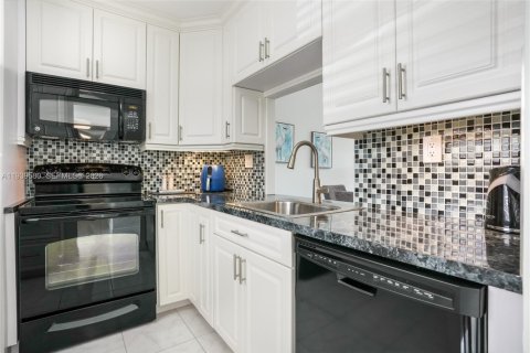 Condominio en Lauderdale Lakes, Florida, 1 dormitorio  № 2152668