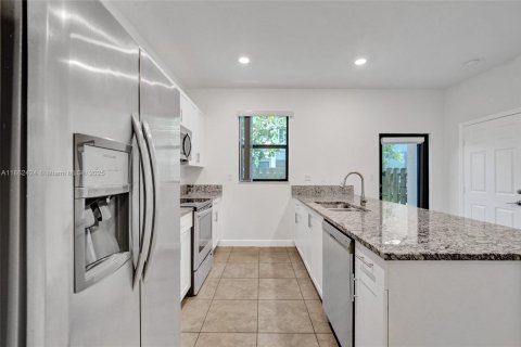 Townhouse in Fort Lauderdale, Florida 3 bedrooms, 142.98 sq.m. № 1890137 - photo 29