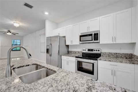 Townhouse in Fort Lauderdale, Florida 3 bedrooms, 142.98 sq.m. № 1890137 - photo 28