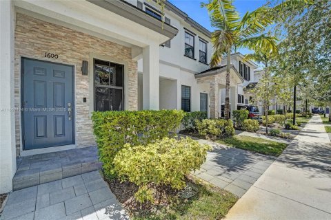 Townhouse in Fort Lauderdale, Florida 3 bedrooms, 142.98 sq.m. № 1890137 - photo 7