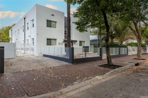Apartment in Miami, Florida 2 bedrooms, 65.03 sq.m. № 2268660 - photo 2