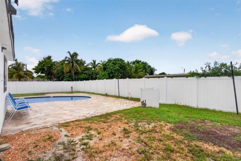 House in Deerfield Beach, Florida 3 bedrooms, 132.57 sq.m. № 2399642 - photo 9