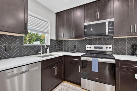 House in Deerfield Beach, Florida 3 bedrooms, 132.57 sq.m. № 2399642 - photo 18