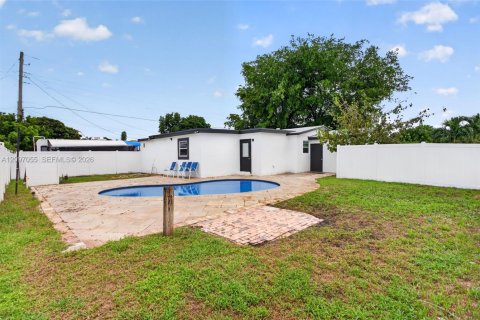 House in Deerfield Beach, Florida 3 bedrooms, 132.57 sq.m. № 2399642 - photo 7