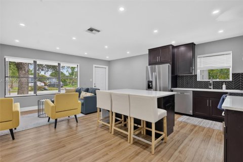 House in Deerfield Beach, Florida 3 bedrooms, 132.57 sq.m. № 2399642 - photo 15