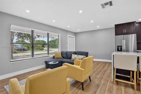 House in Deerfield Beach, Florida 3 bedrooms, 132.57 sq.m. № 2399642 - photo 13