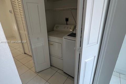 Touwnhouse à vendre à Miami, Floride: 2 chambres, 112.41 m2 № 1986722 - photo 5