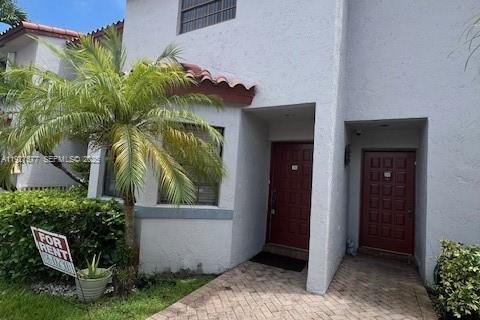 Touwnhouse à vendre à Miami, Floride: 2 chambres, 112.41 m2 № 1986722 - photo 1