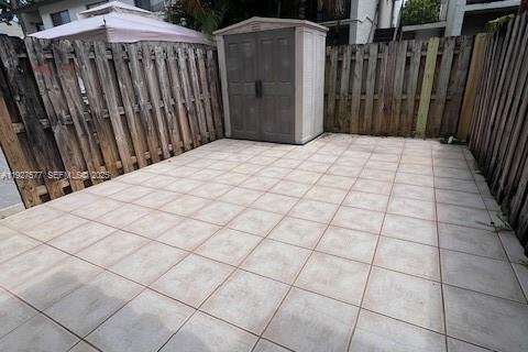 Touwnhouse à vendre à Miami, Floride: 2 chambres, 112.41 m2 № 1986722 - photo 8