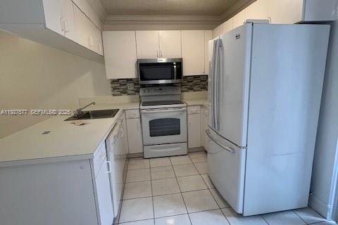 Touwnhouse à vendre à Miami, Floride: 2 chambres, 112.41 m2 № 1986722 - photo 9