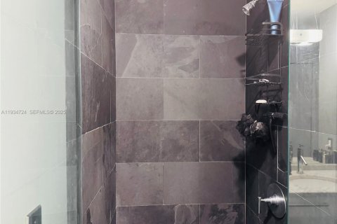 Condo in Miami, Florida, 1 bedroom  № 1994115 - photo 12