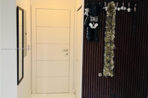 Condo in Miami, Florida, 1 bedroom  № 1994115 - photo 7