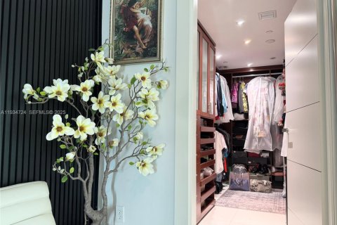 Condo in Miami, Florida, 1 bedroom  № 1994115 - photo 16