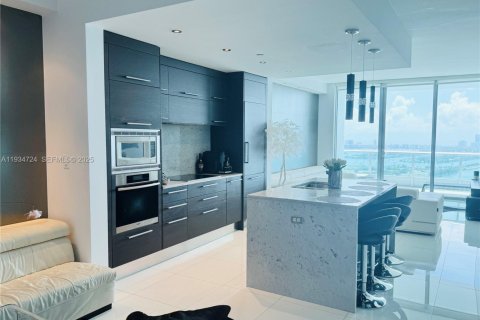 Condo in Miami, Florida, 1 bedroom  № 1994115 - photo 8