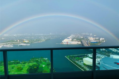 Condo in Miami, Florida, 1 bedroom  № 1994115 - photo 1