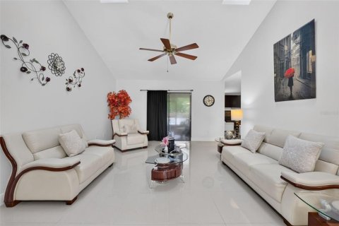 Casa en venta en Apopka, Florida, 3 dormitorios, 164.25 m2 № 2351933 - foto 4