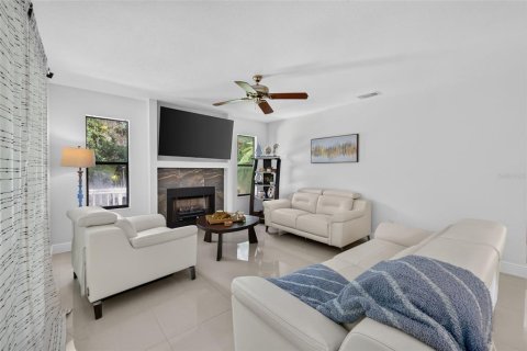 Casa en venta en Apopka, Florida, 3 dormitorios, 164.25 m2 № 2351933 - foto 17