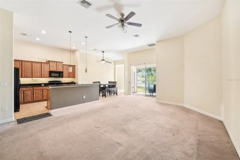 House in Mount Dora, Florida 4 bedrooms, 224.82 sq.m. № 1584067 - photo 18