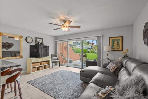 Condo in Tampa, Florida, 1 bedroom  № 1866614 - photo 9