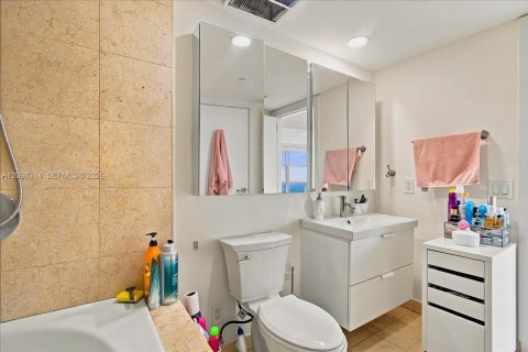 Condominio en alquiler en Hallandale Beach, Florida, 1 dormitorio, 80.92 m2 № 2394550 - foto 24