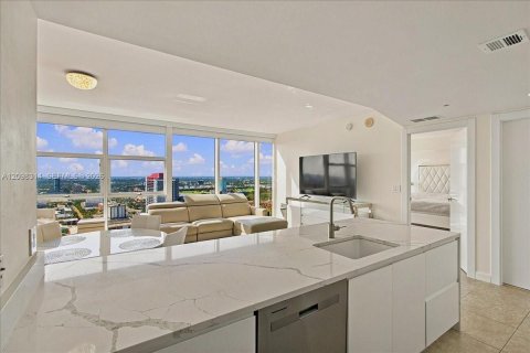 Condominio en alquiler en Hallandale Beach, Florida, 1 dormitorio, 80.92 m2 № 2394550 - foto 11