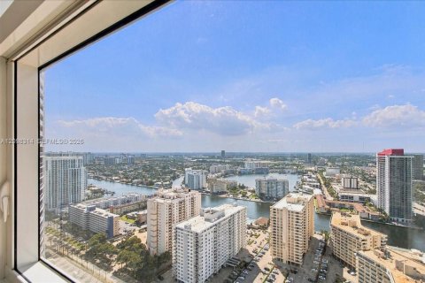 Condominio en alquiler en Hallandale Beach, Florida, 1 dormitorio, 80.92 m2 № 2394550 - foto 18